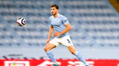 Souček má smůlu. Hráčem Premier League se stal portugalský obránce