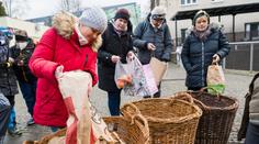 Zoo Praha se raduje z vánoční nadílky. Návštěvníci donesli zvířatům plno jídla