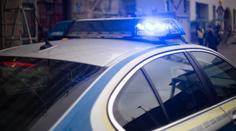 Němka vyhodila z balkonu roční a tříletou dcerku. Starší je po smrti