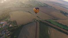 V Česku se koná mezinárodní soutěž ultralehkých balónů. Slétli se na ni piloti ze čtyř zemí