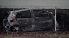 Auto po brutálním nárazu začalo hořet, řidič uvnitř zemřel