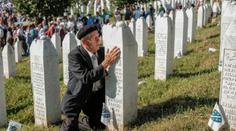 Pieta za oběti masakru ve Srebrenici se zvrtla, létaly kameny!