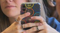 Připojení k internetu snižuje porodnost, tvrdí vědci. Mladé fyzický kontakt neláká