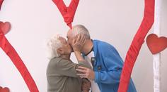 Láska kvete v každém věku. Valentýna slavili i v domově důchodců
