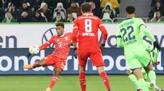 Bayern zvládl přestřelku s Wolfsburgem. Téměř celý poločas hrál v oslabení