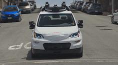 Zklamání z robotických taxíků. Auta na baterky podle vědců spíš škodí
