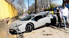 Machroval s károu za 7,5 milionu. Po pár metrech ji rozmlátil o zeď