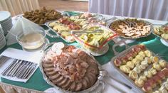 Firmy šetří na vánočních večírcích. Pořádají je v kancelářích či omezují catering