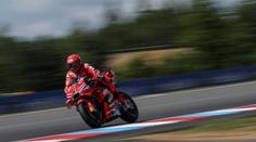 Historicky první sprint MotoGP ovládl Márquez. Výhru mu odmával Staněk