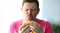 Snědl burger a zemřel. V McDonald's se desítky lidí nakazily nebezpečnou bakterií