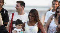 Vzorný taťka Messi si užívá na Ibize synka i krásné Antonelly