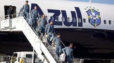 Brazilci před odletem na MS vytáhli zajímavý rituál. Pokřtili své letadlo