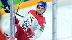Pozor, pálí Blümel. Český reprezentant zazářil na kempu NHL hattrickem