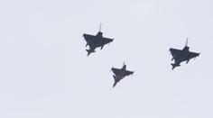 Pět českých gripenů vyrazilo na Island. Piloti museli do neoprenu