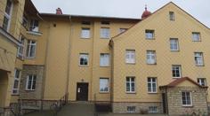 Mladíci poničili sochy na faře, jednu rozbili na kusy! Hrozí jim vězení