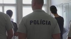Chlapci měli znásilnit 12leté dívky! Soudce je pustil na svobodu