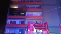 Požár ve Slaném poničil několik bytů. Hasiči evakuovali 77 lidí, dva se zranili