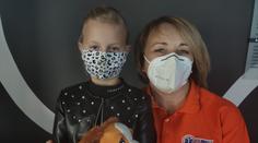 Malá Kačenka zachránila mámě život. Ta zkolabovala na hřbitově