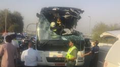 Autobus v Dubaji narazil do dopravní značky, 17 mrtvých!
