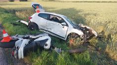 Auto po srážce s jiným smetlo v protisměru tři motorkáře, dva jsou mrtví