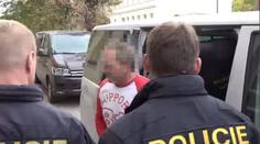 Žena, kterou měl přítel střelit do hlavy, zemřela. Vše vidělo dítě