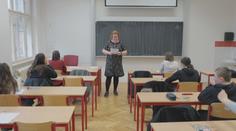 Ve školství je málo peněz. A vláda chce dát ještě méně, vadí opozici