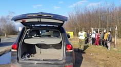 Policisté na Brněnsku zastavili auto! Nestačili se divit, kolik bylo uvnitř lidí
