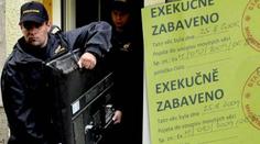 EXEKUTOŘI si k vám nesmí dovolit vše! RADY, jak se bránit