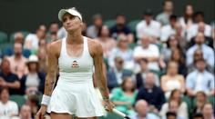 Vondroušová nečekaně končí už v prvním kole. Postupují Siniaková a Bouzková