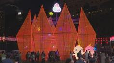 V Hongkongu slaví Festival Měsíce. Patří k němu i tanec s ohnivým drakem