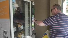 Škola v Jihlavě neplýtvá jídlem. Nevydané obědy nabízí v automatu veřejnosti