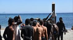 Situace v Ceutě houstne. Domobrany pořádají noční hony na migranty