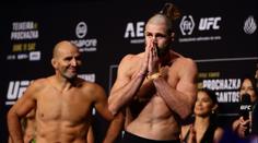 Fighter Procházka je po operaci. Lékař prý tak zničené rameno ještě neviděl