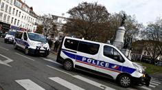 Výbuch před synagogou ve Francii zranil policistu. Trestný čin, soudí ministr vnitra