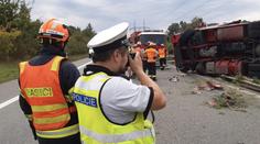 Vážná nehoda zablokovala oba směry D55. Řidič při nehodě zemřel