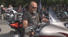 Prahu zaplavily stovky motorkářů! Burácející stroje projely městem