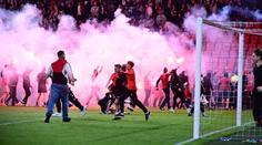 Derby v Edenu se nedohrálo. Na vině jsou výtržnosti fanoušků, ve hře i kontumace