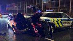Opilý řidič v Praze narazil do policejního auta. Dva policisté skončili v nemocnici