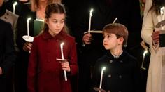 Princ Louis se zase předvedl! Na vánoční mši pěkně poškádlil Charlotte