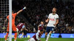 Tottenham doma padl s Aston Villou, Chelsea remizovala s nováčkem