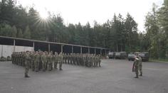 Přes tisíc studentů obléklo uniformu. Zažívají vojenský výcvik na vlastní kůži