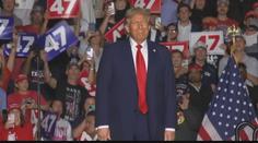 Týden do voleb v USA: Trump i Harrisová pokračují ve volebních kampaních