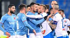 Šest gólů, dvě penalty i dvě červené. Slavia proti Baníku urvala bod