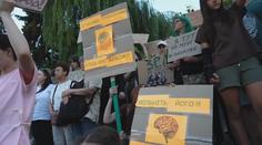 Zelenskyj na Ukrajině dál čelí protestům. Lidé chtějí zpět oblíbeného ministra