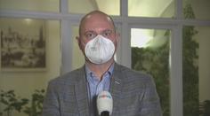 Plaga s námi nemluví, stěžují si školy. Informace jim prý chodí pozdě