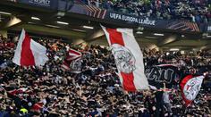 Fanoušci Ajaxu chtěli násilně vniknout na stadion Slavie. Zasahovala policie
