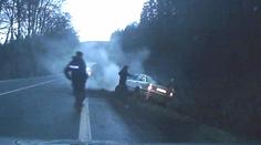 Honičku s policisty v kradeném autě ukončila až nehoda a zbraně
