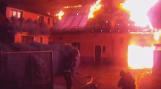 Hasiči zasahovali u požáru domu v Rozsedlech. Tři lidi museli evakuovat