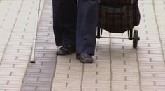 Lupič připravil seniorku o kabelku. Žena ho s pomocí kolemjdoucích dopadla