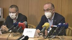 Pokud se situace nezlepší, hrozí přechod do 5. stupně, oznámil Blatný